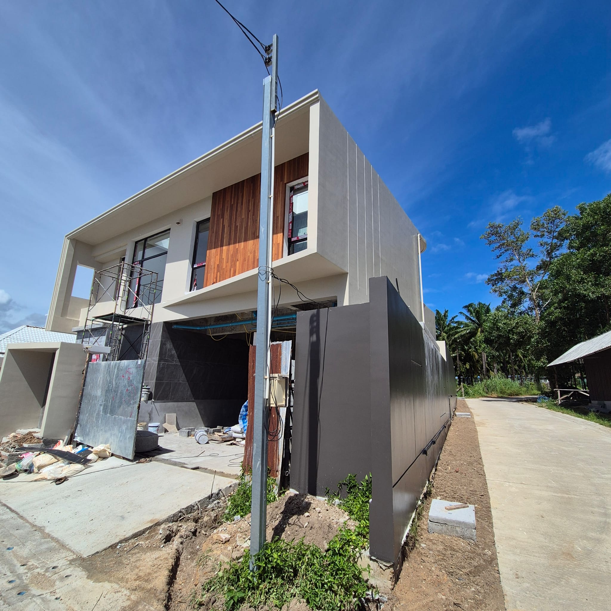 Side driveway and street-front progress