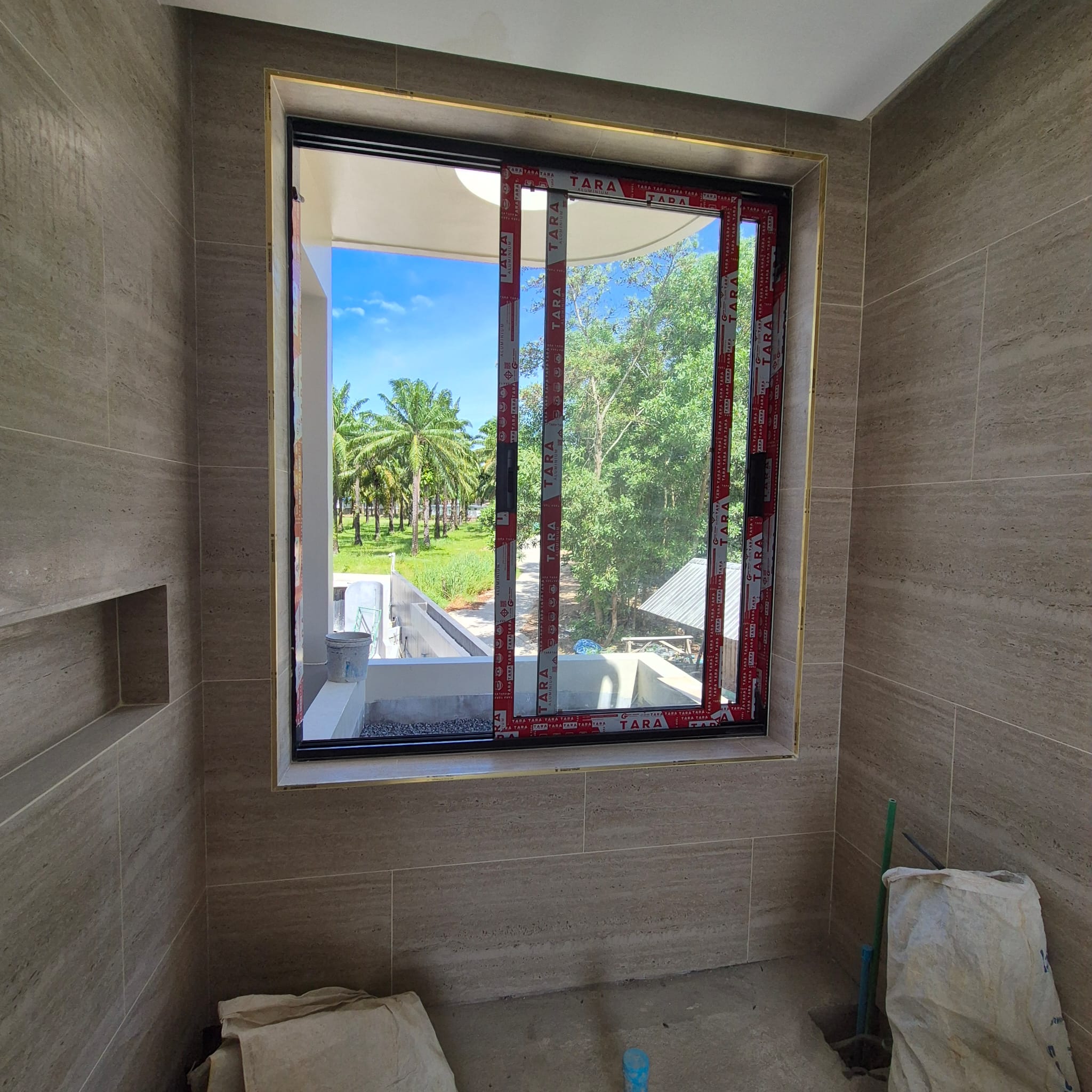 Bathroom wall tile finish