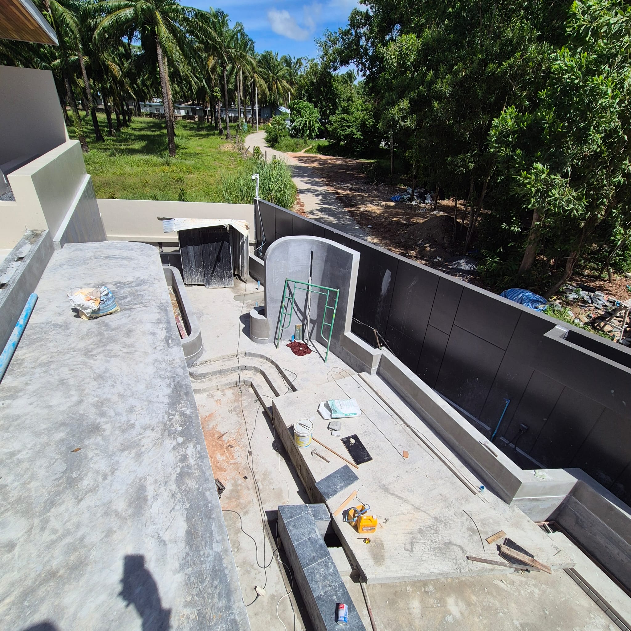 Boundary wall and exterior service area